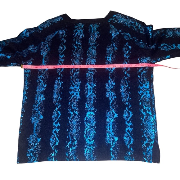 Brodie Fine Cashmere Blue Python Snake Long Sleeve Crewneck Sweater - Picture 2 of 5